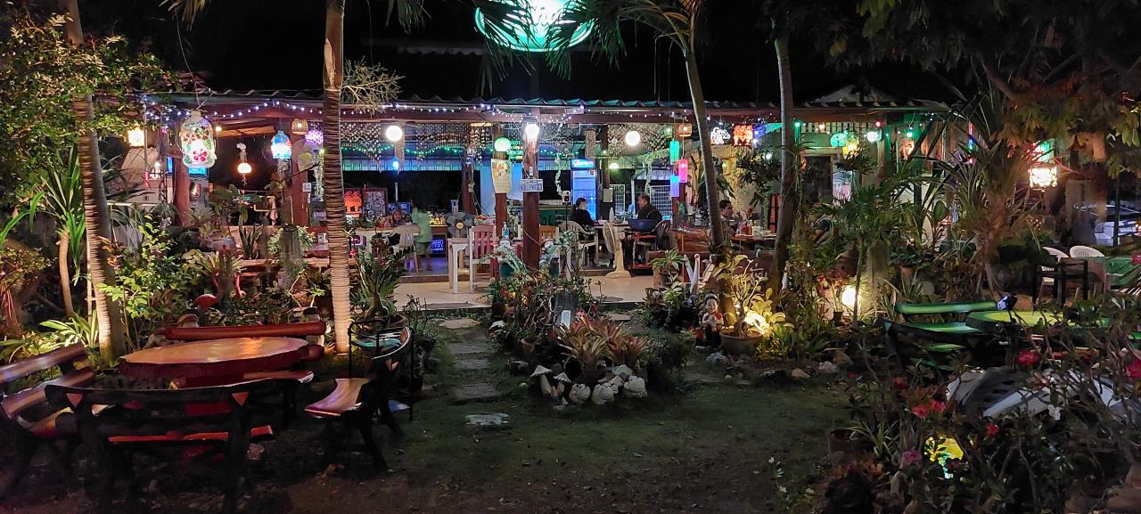 Profile คาเฟ่ ร้านนั่งเล่น แม่ริม